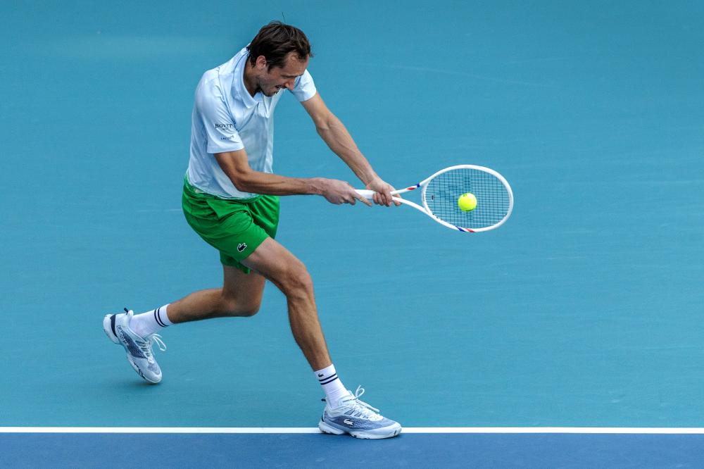 背身列队，拉普拉塔大学生参与此事的球员全体被禁赛两场